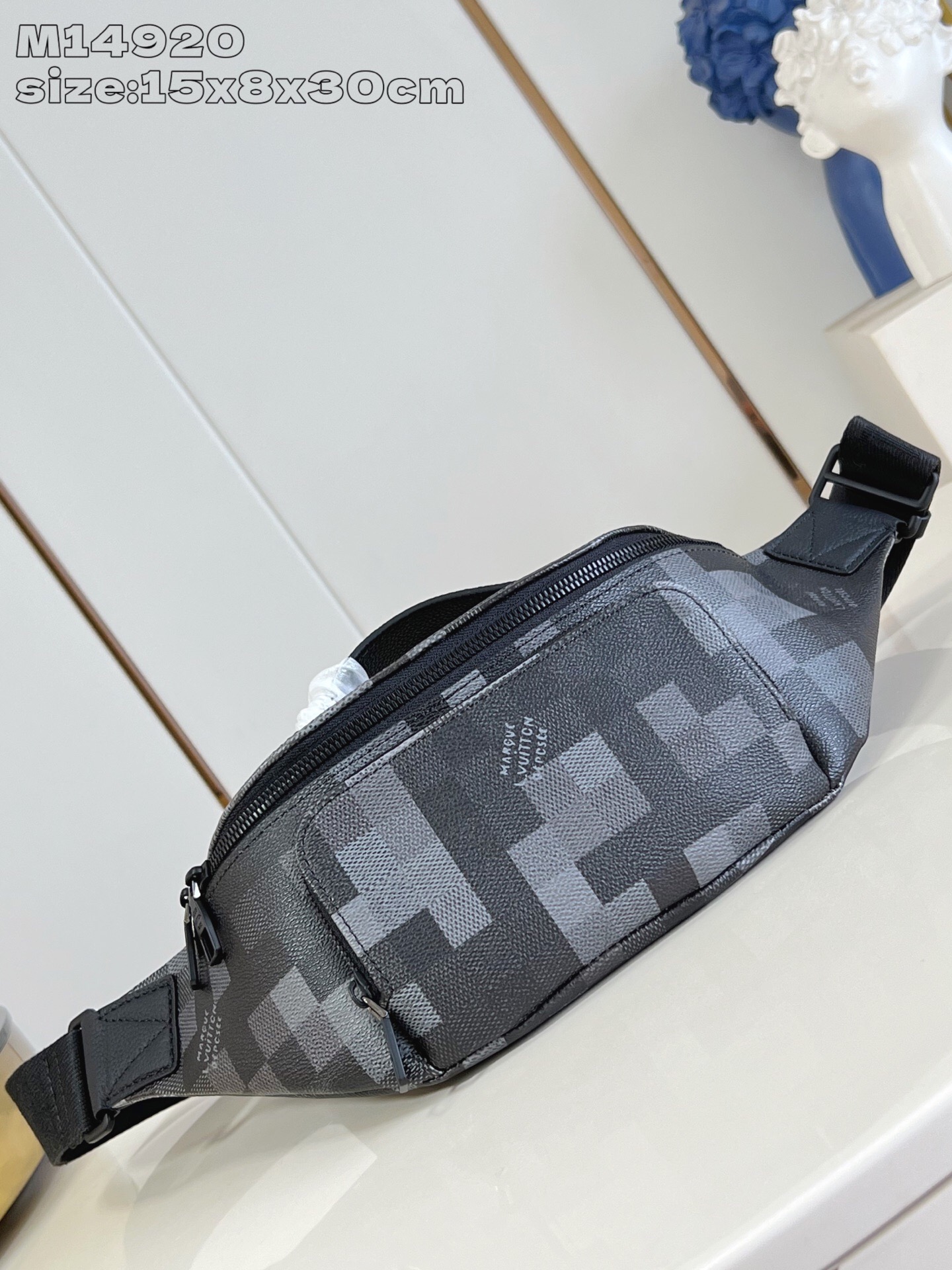 超スーパーコピールイヴィトン M14920  Rush Damoflage Black Damier ウエストポーチ  LV トップクラス バッグN品国内発送後払い代引き可能信用できるサイト